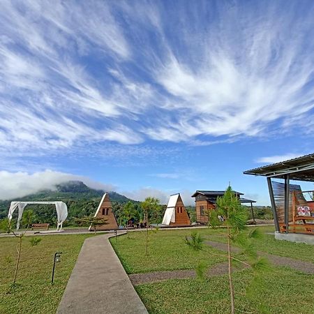 Wawowow Hotel Tomohon Exterior photo