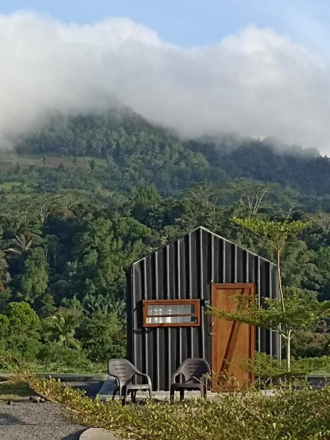 Wawowow Hotel Tomohon Exterior photo