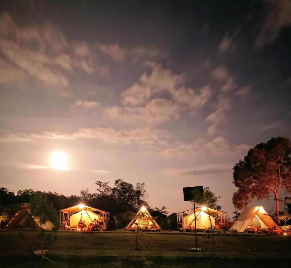 Wawowow Hotel Tomohon Exterior photo