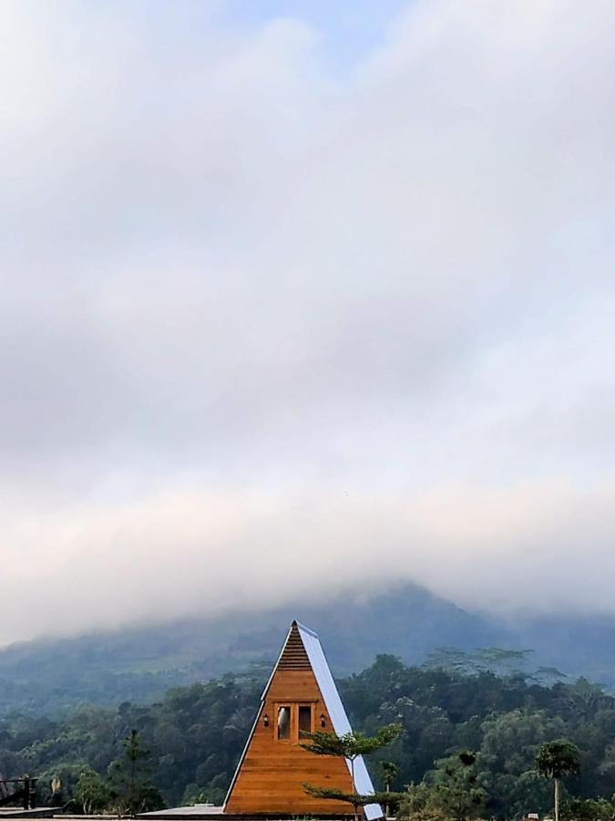 Wawowow Hotel Tomohon Exterior photo